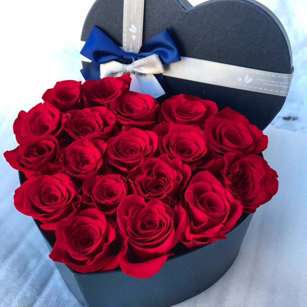Розы в коробке сердечком