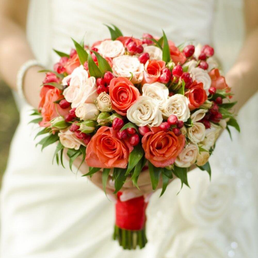 Свадебный букет из кустовых роз