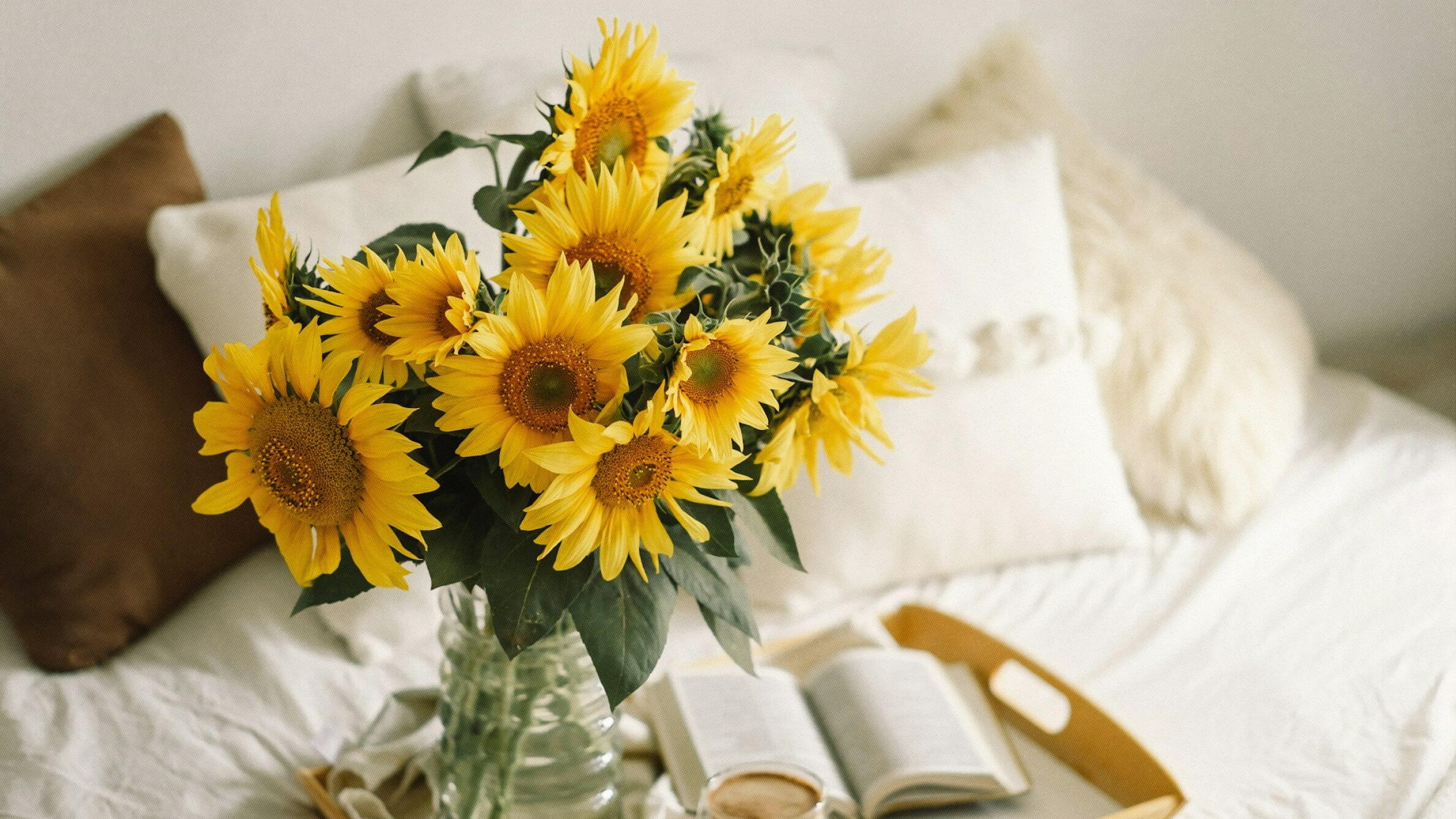 Букет подсолнухов в вазе