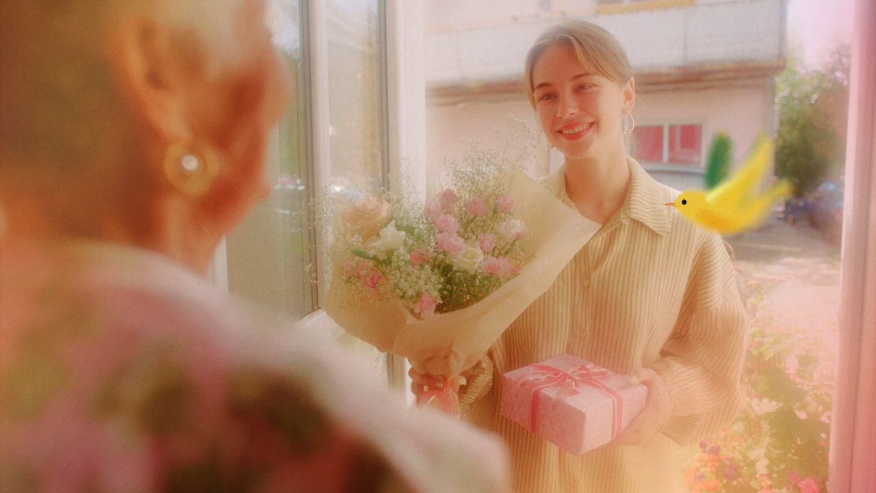 что можно подарить бабушке просто так