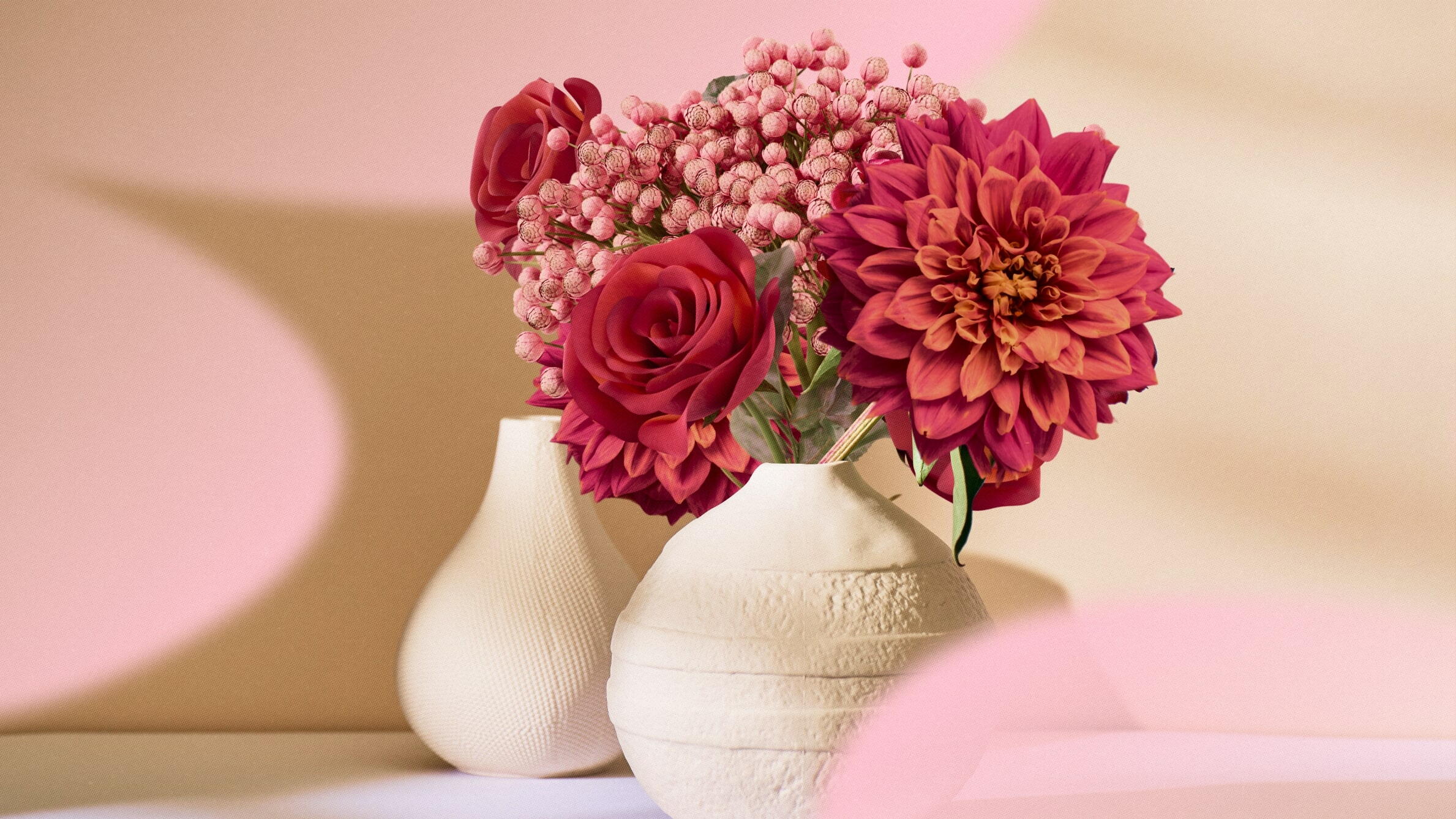 What Flowers Go Well with Dahlias