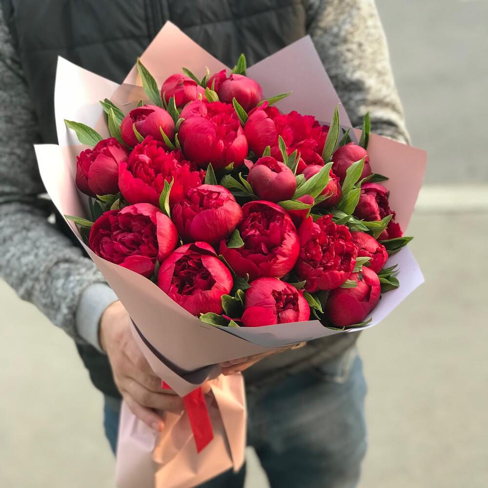 Букет из 19 пионов