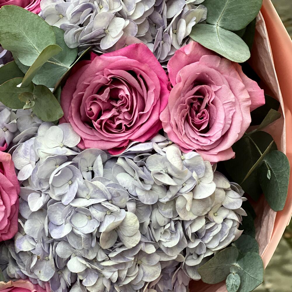 Hydrangea and Roses Bouquet N-037