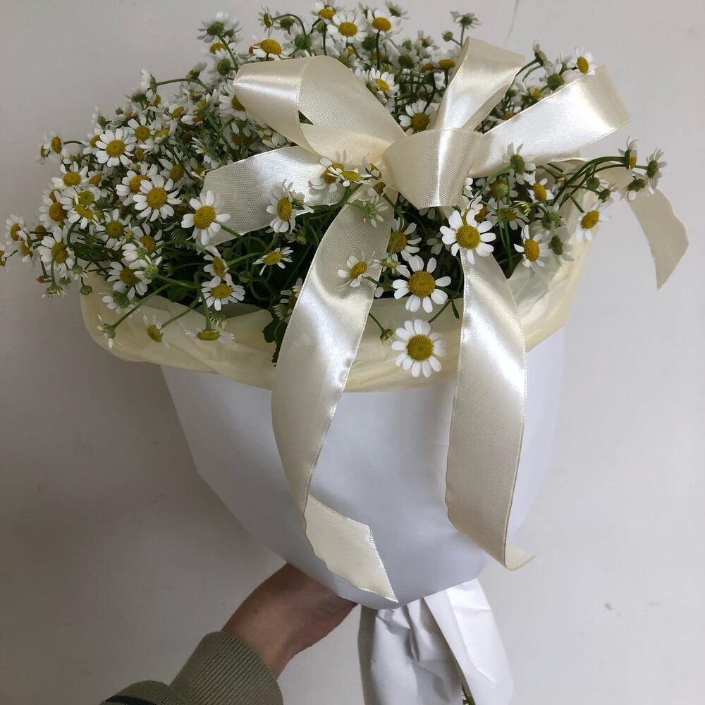 Букет из кустовых ромашек