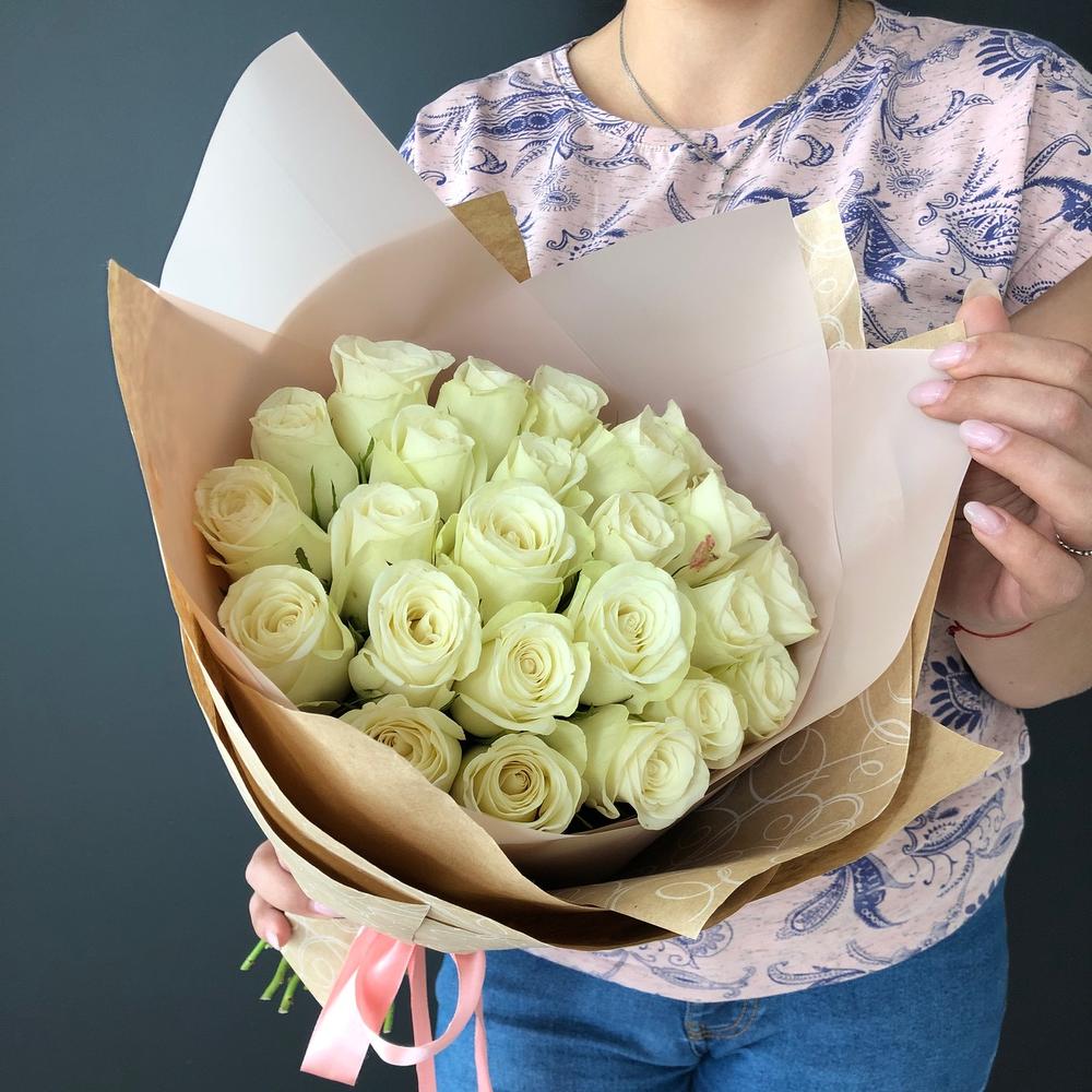 Lady Flowers — 21 белых роз в оформлении