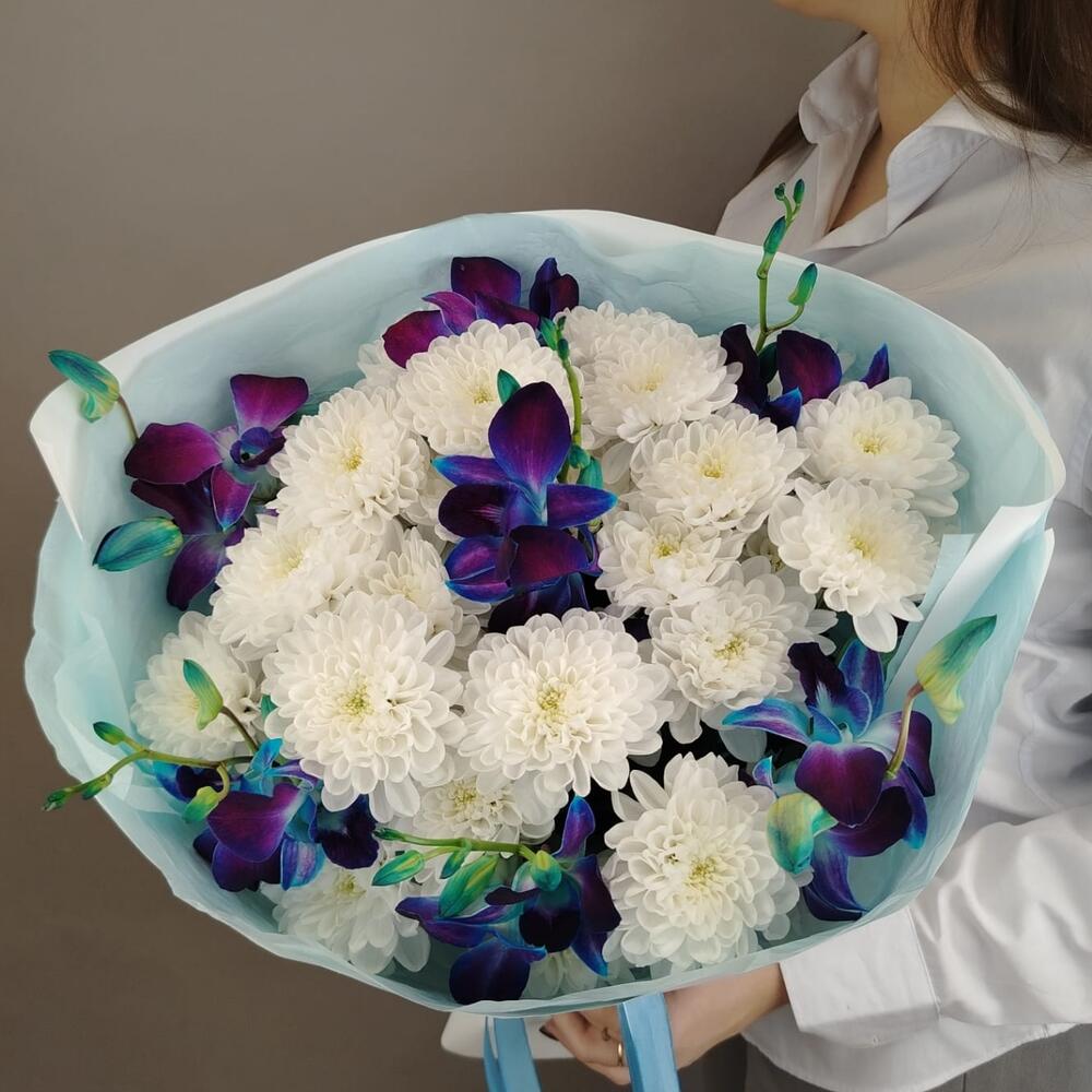 Букет из дендробиума и хризантем💙