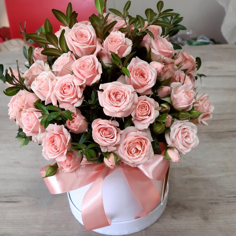 Цветы в коробке москва купить заказать букет 51 роза