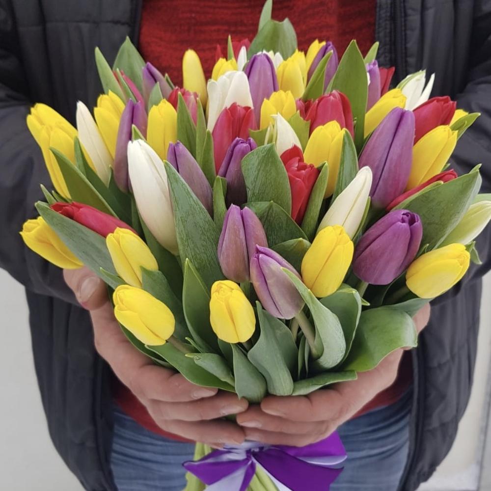 Тюльпан букет 101 тюльпан. Букет тюльпанов 25 штук. Букеты с тюльпанами и другими цветами. Букет 15 тюльпанов микс. Букет из белых тюльпанов.