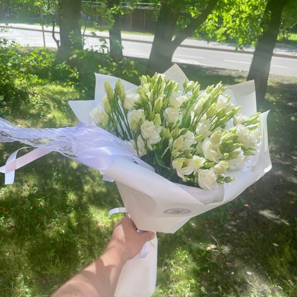 Букет на свадьбу из Лизиантуса