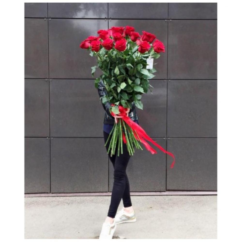 Красные розы длинные. Метровые розы Эквадор. Метровые розы.