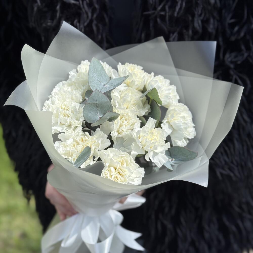 Букет из 11 белых диантусов