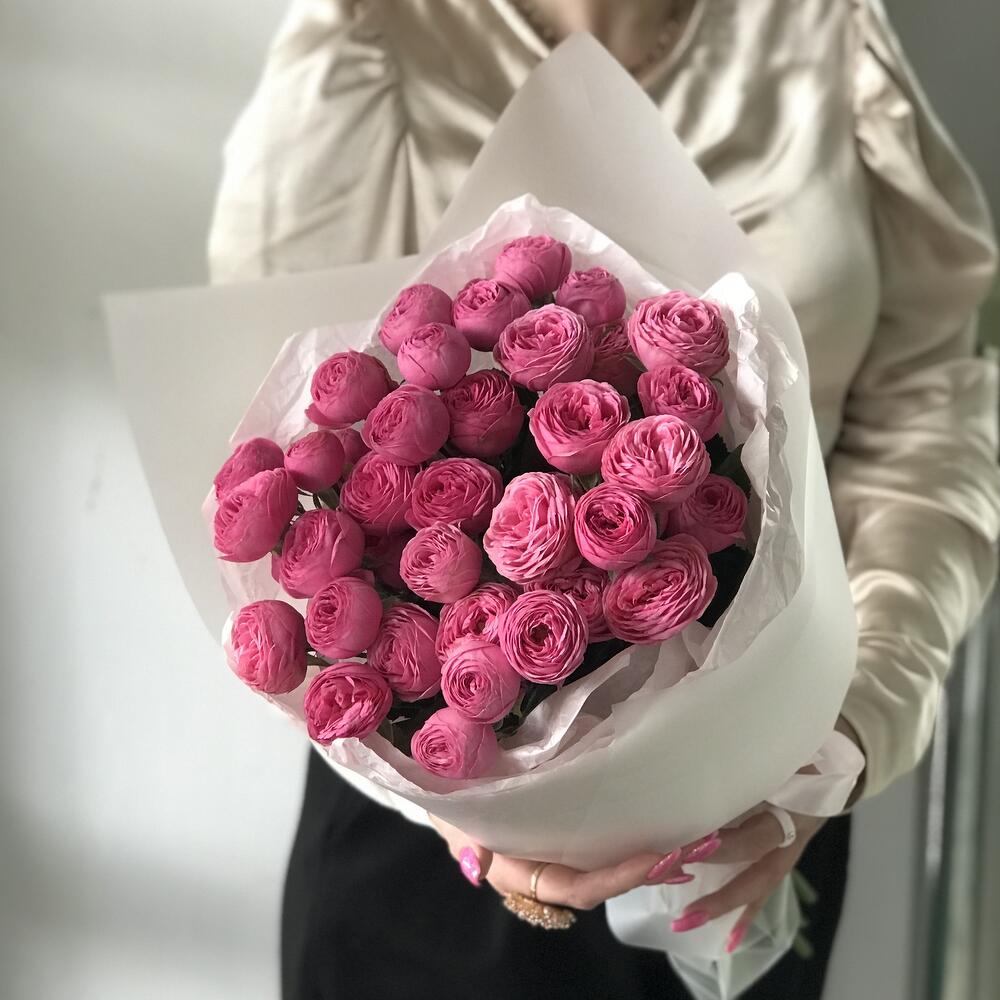Букет из 9 кустовых пионовидных роз