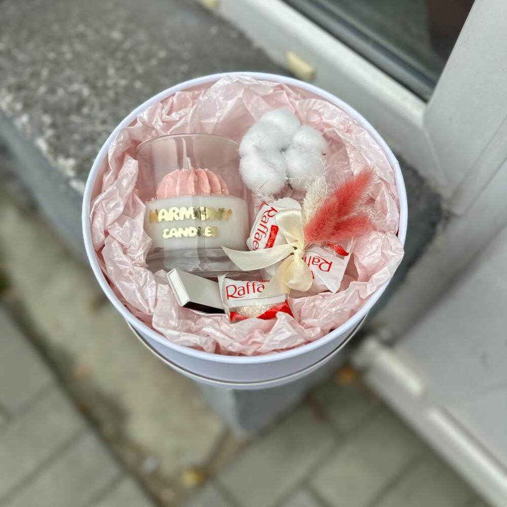 Подарочный бокс (свеча, конфеты, спички, сухоцветы)