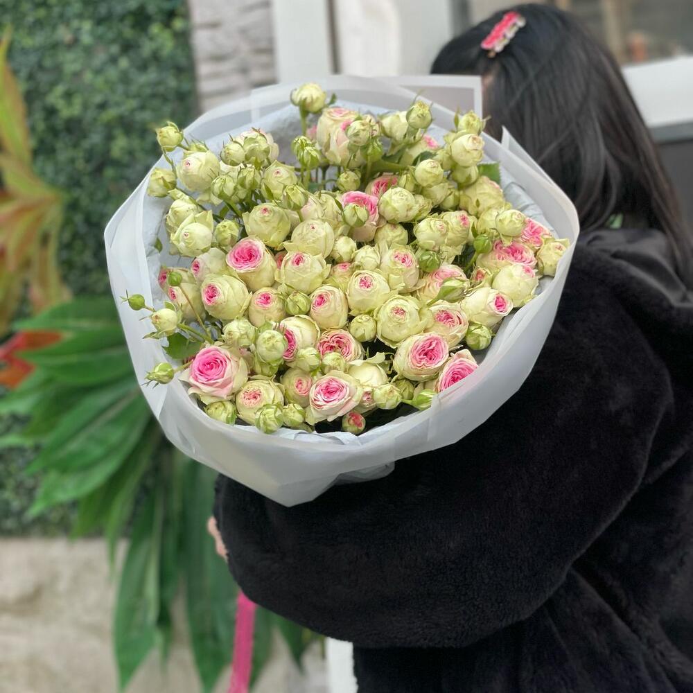 Пионовидные кустовые розы 7 шт