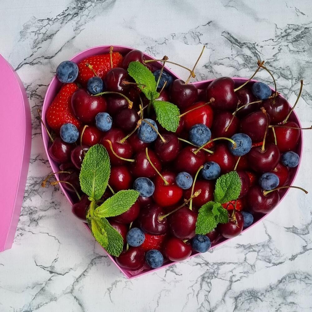 Коробка с черешней 🍒