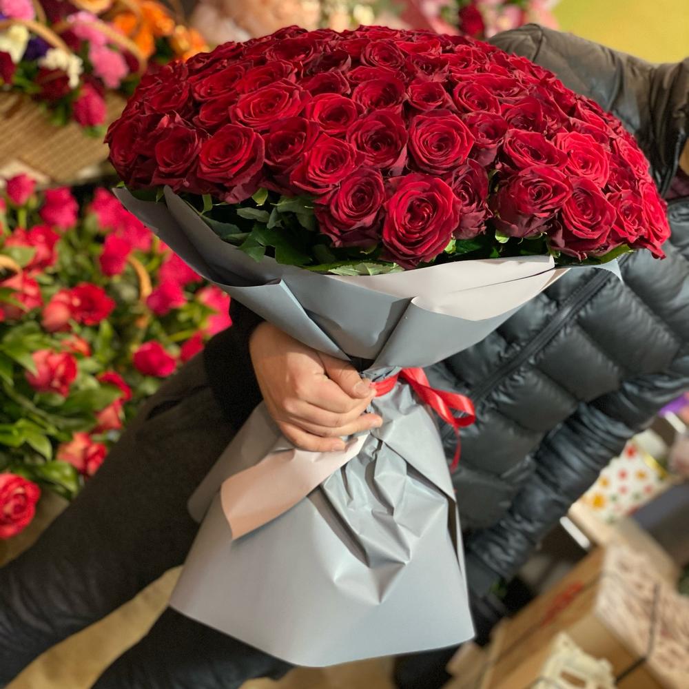 101 роза в упаковке