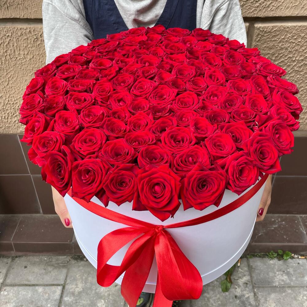 Купить розы в новосибирске недорого. Ваза для 101 розы. Ваза под 101 розу.