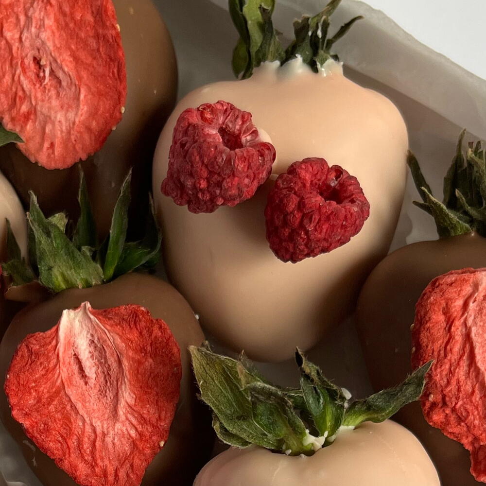 Клубника в шоколаде «Romantic»S  9-12 штук