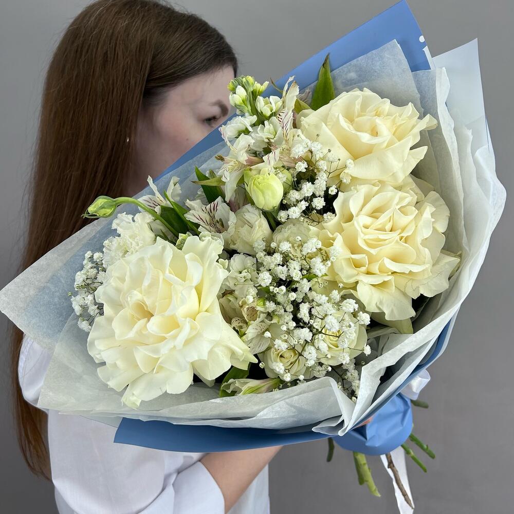 Эустома , французская роза ,белая  альстромерия