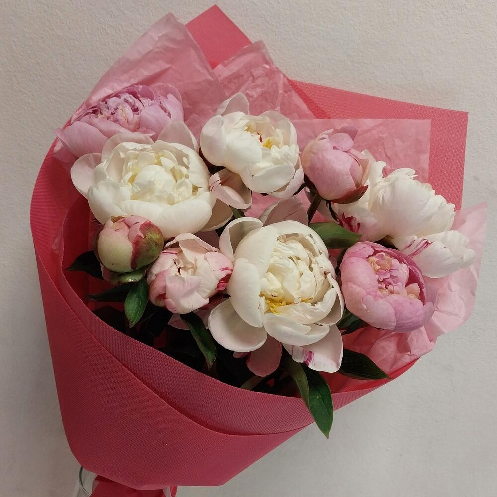 Букет из 9 розовых пионов