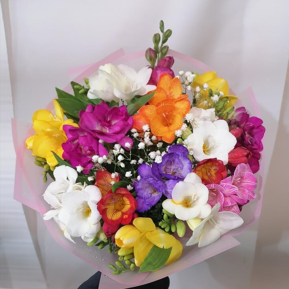 Весенний букет фрезий, Цветы и подарки в Симферополе, купить по цене ...