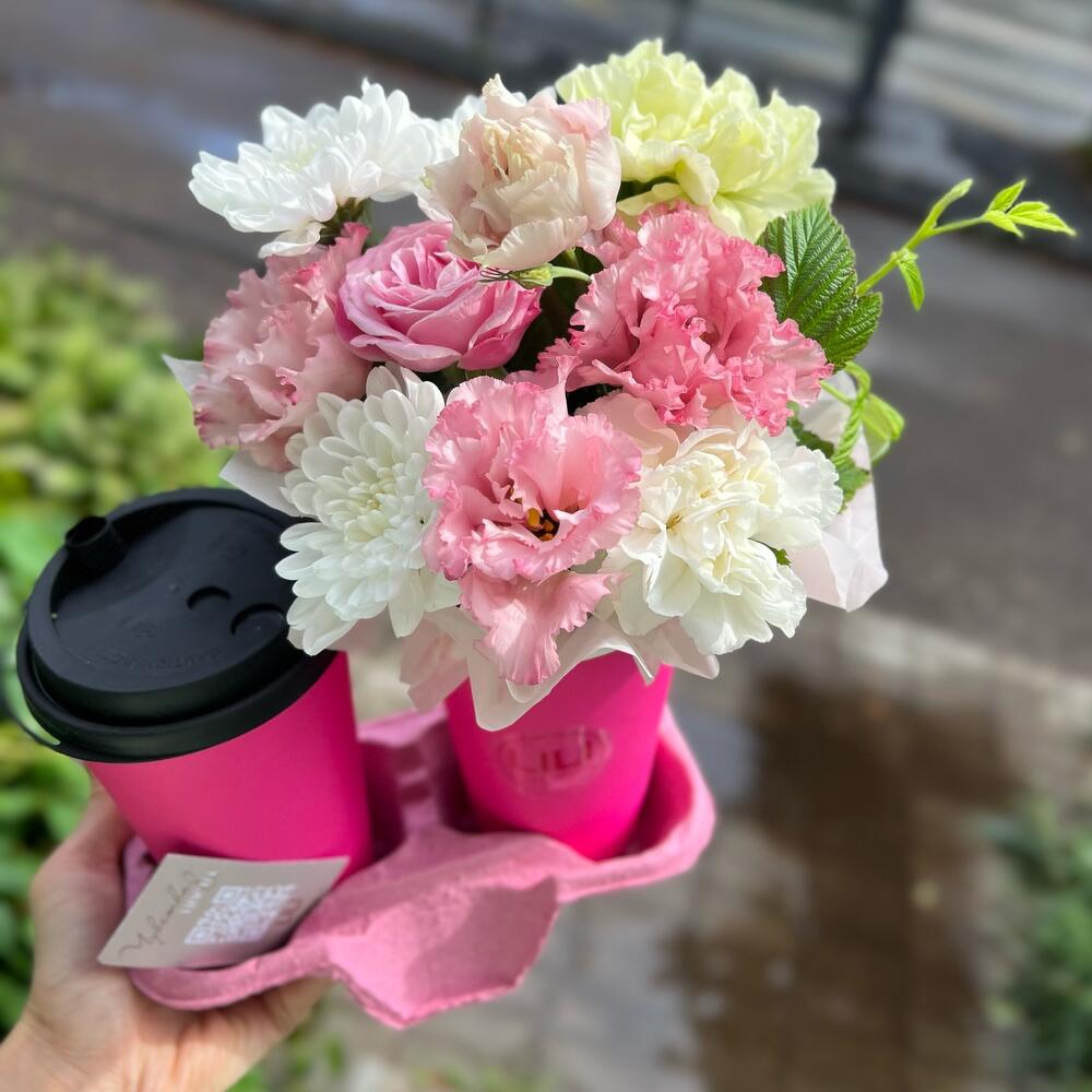 Цветы и кофе 🥰☕️