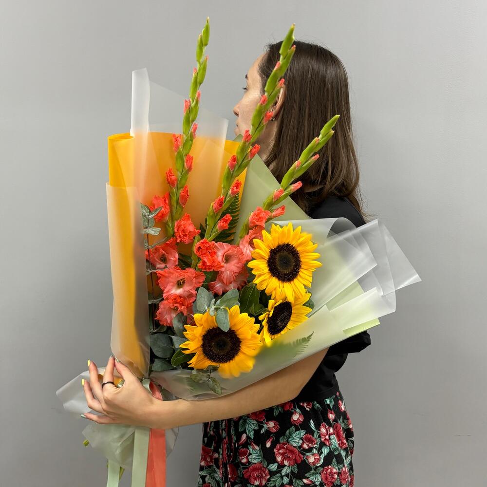 Букет подсолнух и гладиолус💛