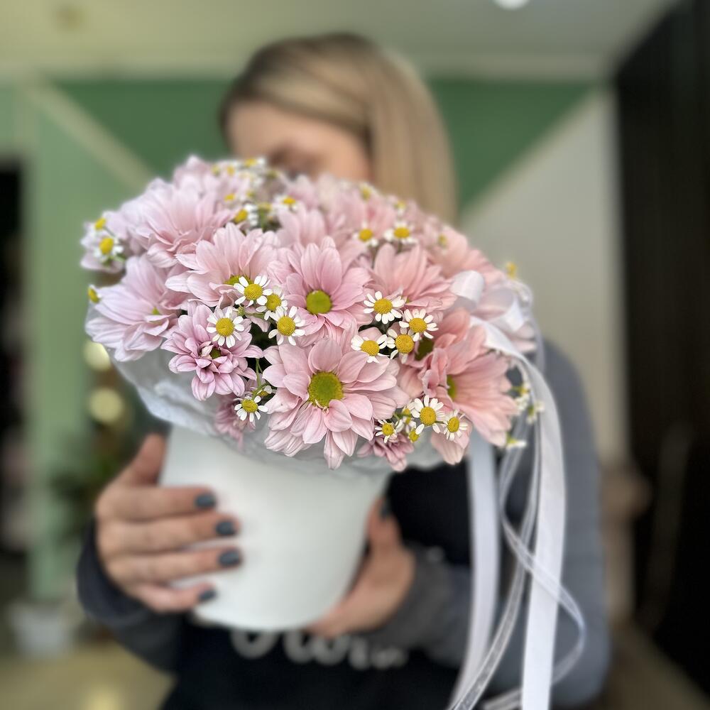 Романтичные розовые ромашки в коробке