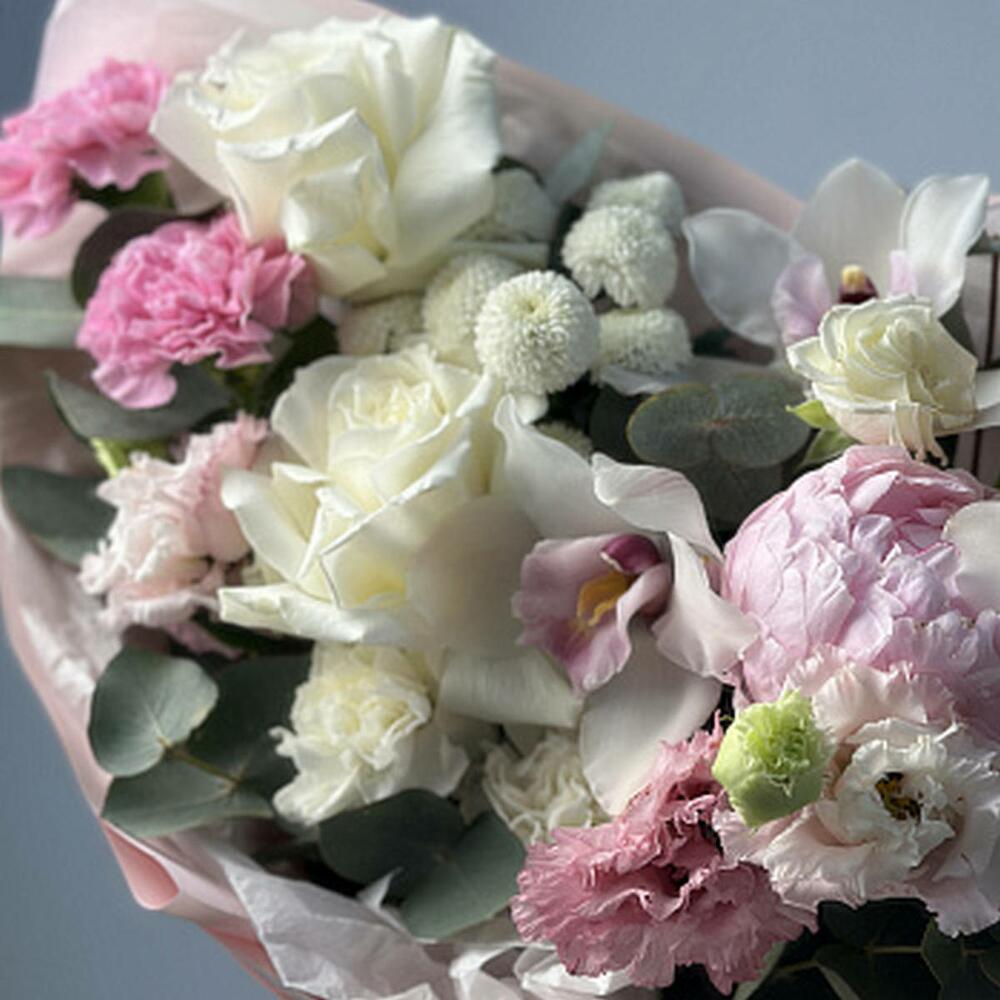 Сборный букет с пионом Blooming garden M