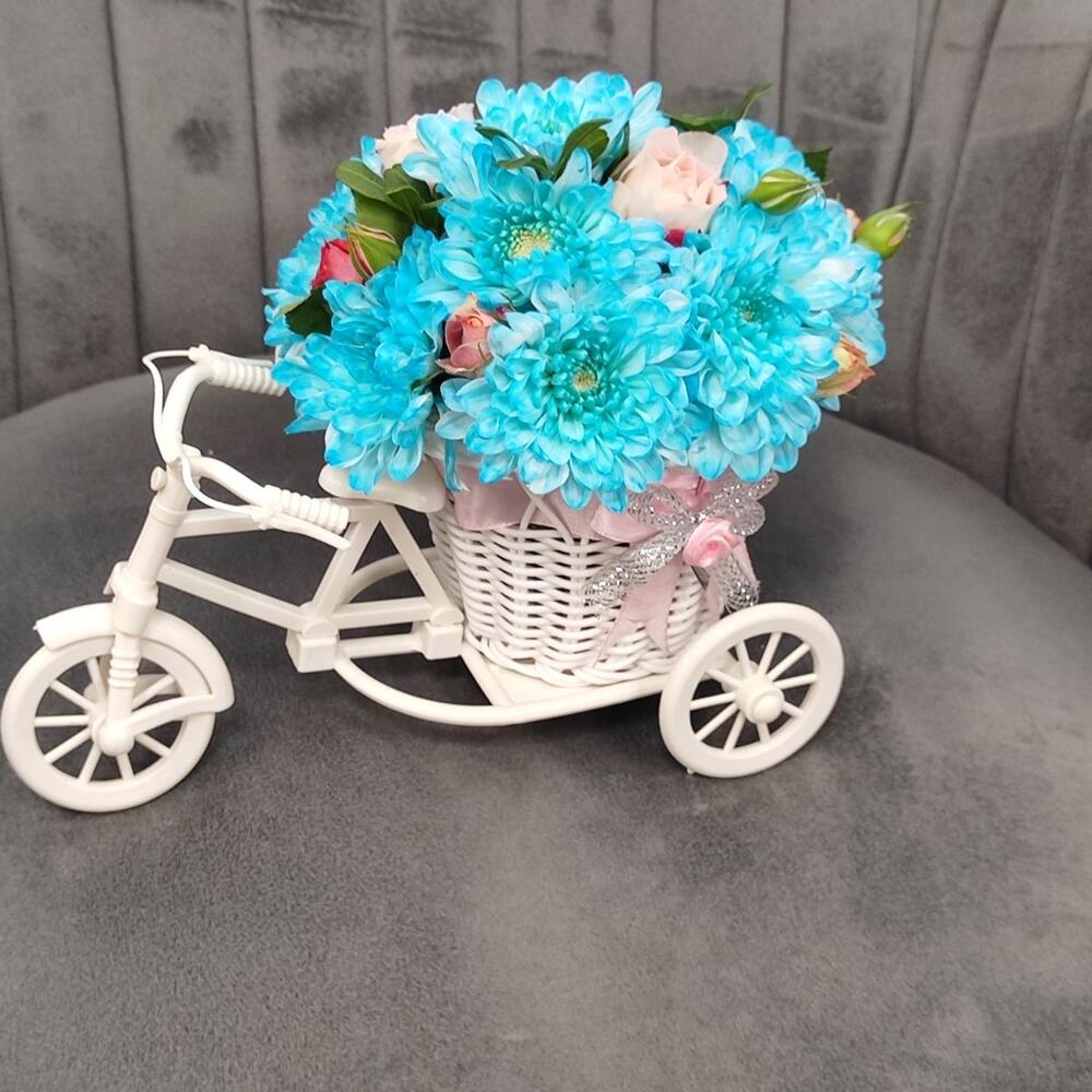 Корзина с цветами в велисипеде🚲🌺🌹