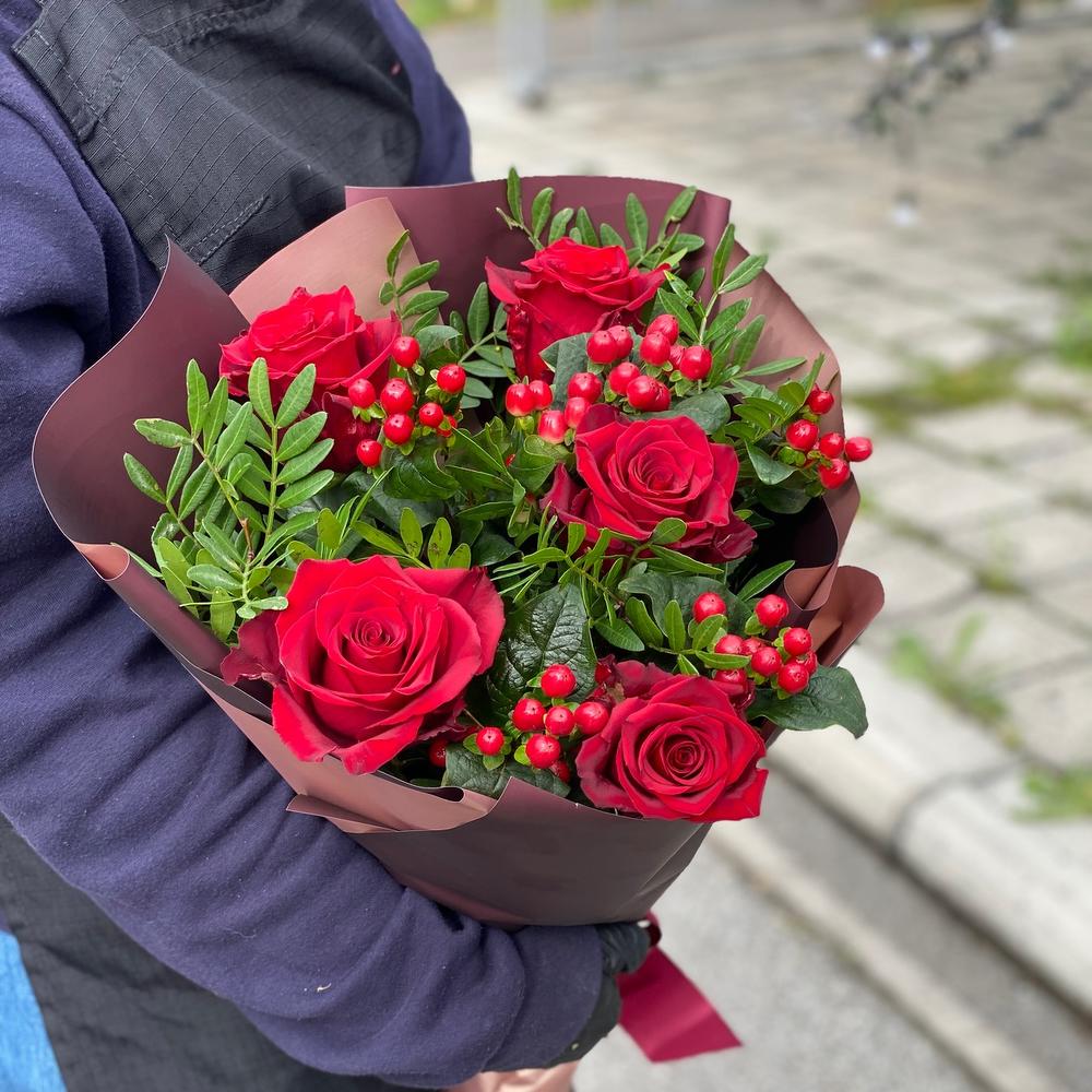 Розы с оформлением