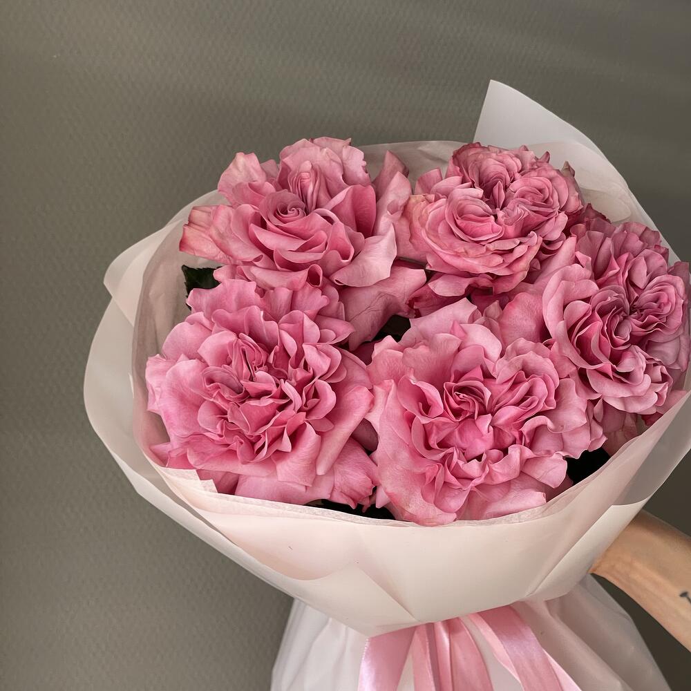 Bouquet of peony-shaped French roses Blues