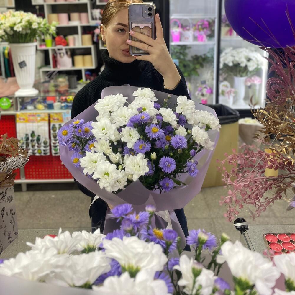 Букет из кустовых хризантем и октябринки