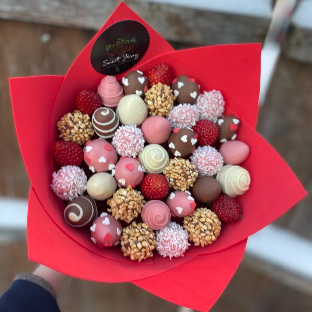 Букет из клубники в шоколаде Красная радуга, Цветы и подарки в Москве ...
