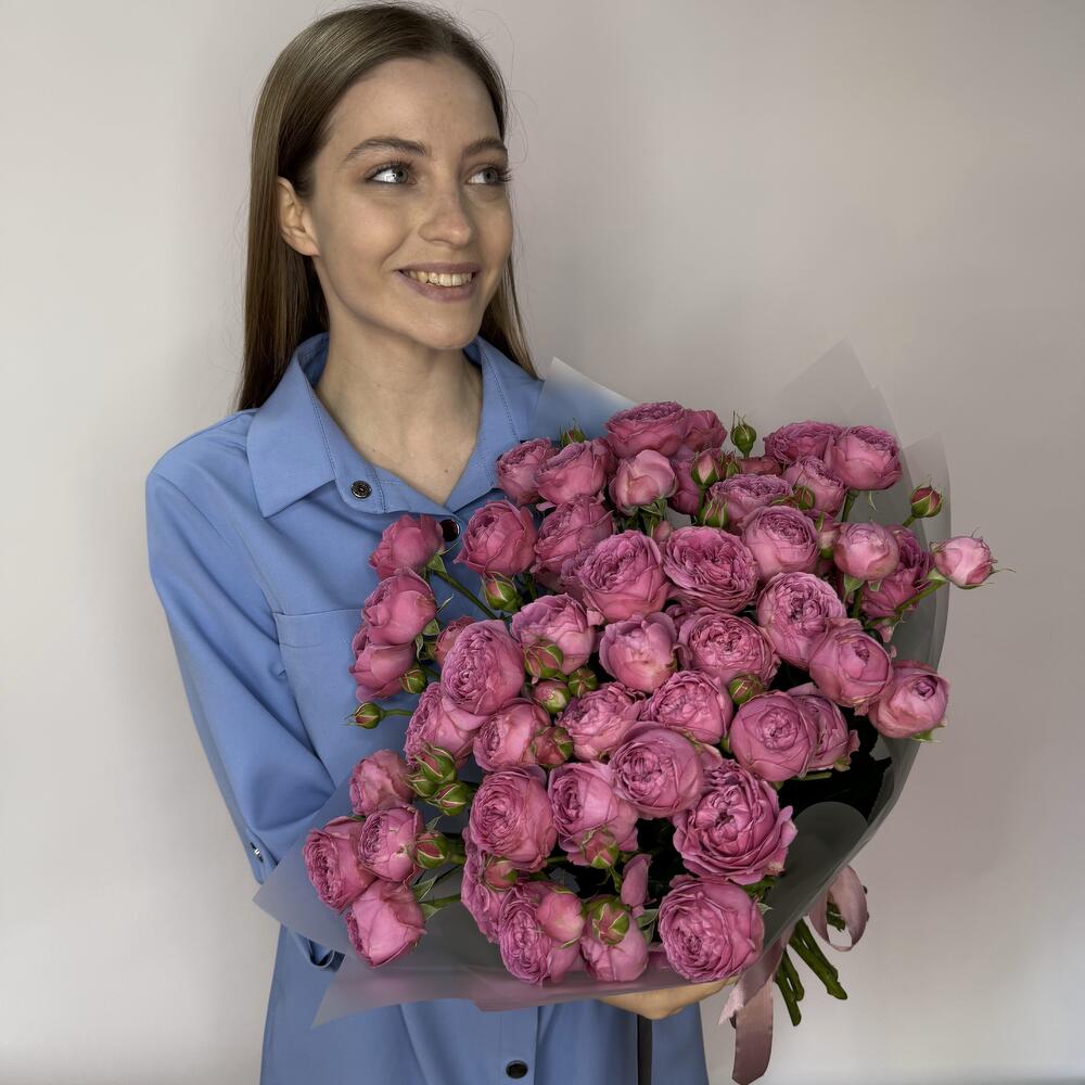 Букет из 15 фиолетовых кустовых роз
