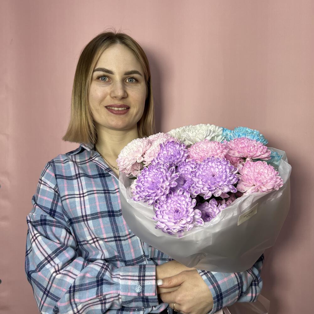 Букет из цветных кустовых хризантем