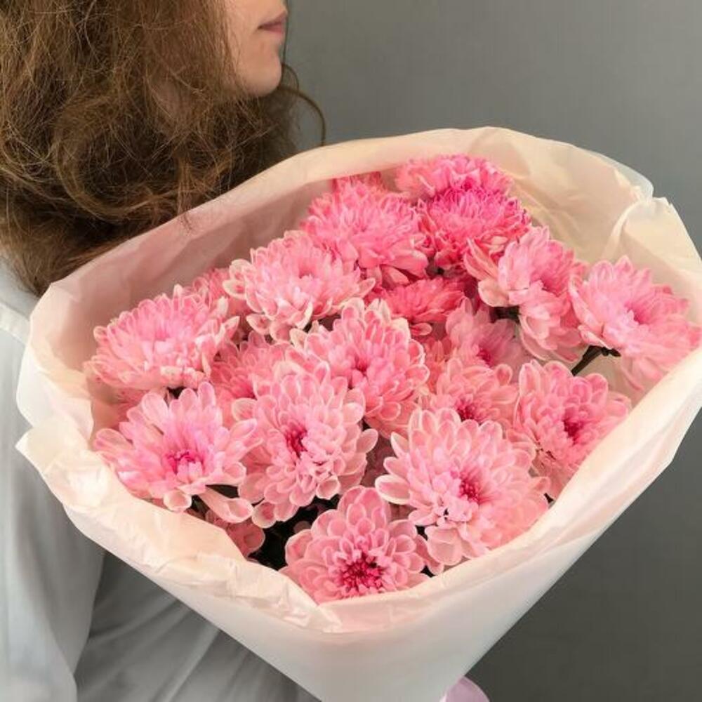 Букет из персиковых кустовых хризантем