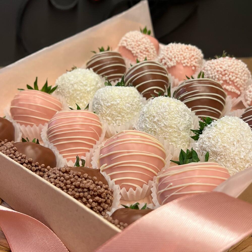 Клубника в шоколаде с декором 20шт