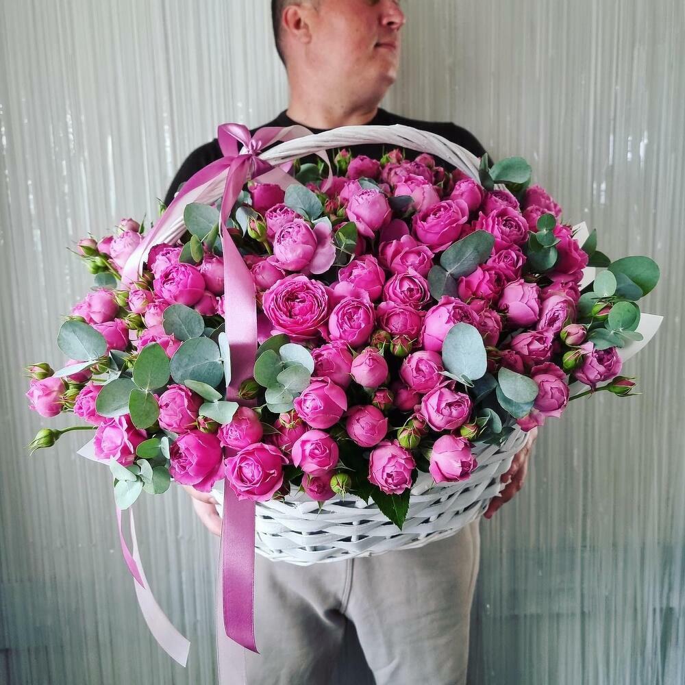 Корзина с  пионовидными розами ️