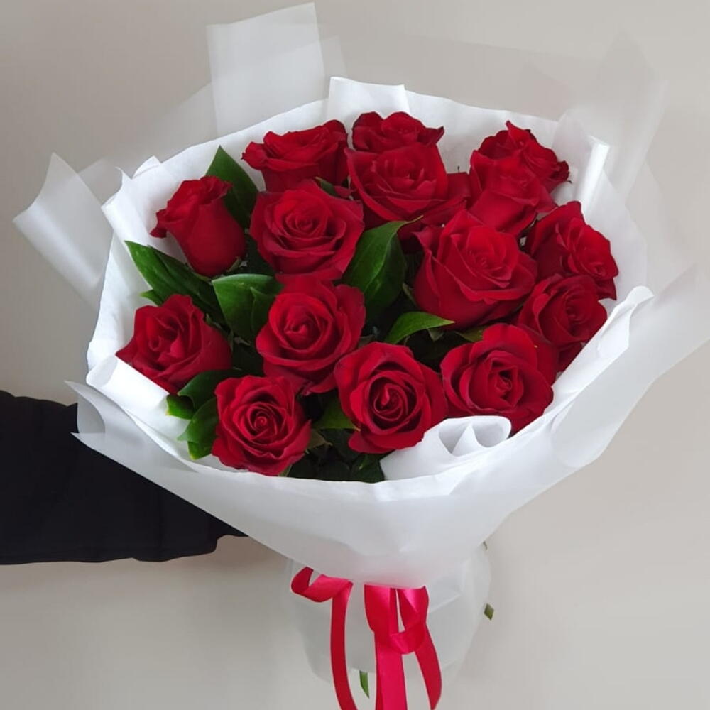 Букет из 15 красных роз