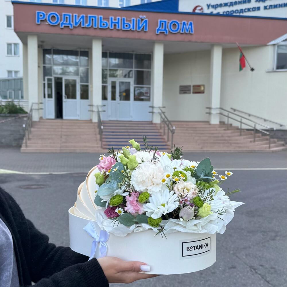 Люлька цветочная на выписку из роддома