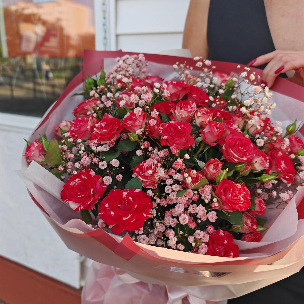 Bouquet of delicate little roses