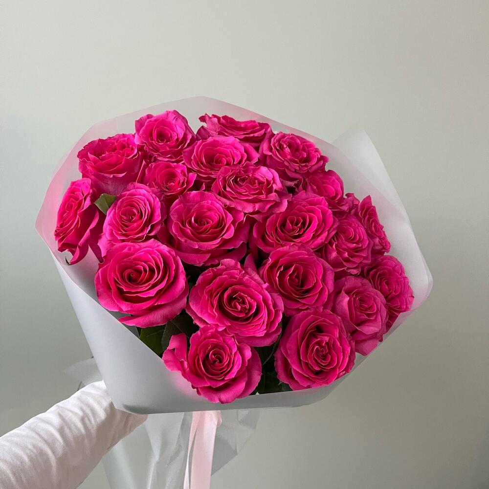 25 розовых  роз