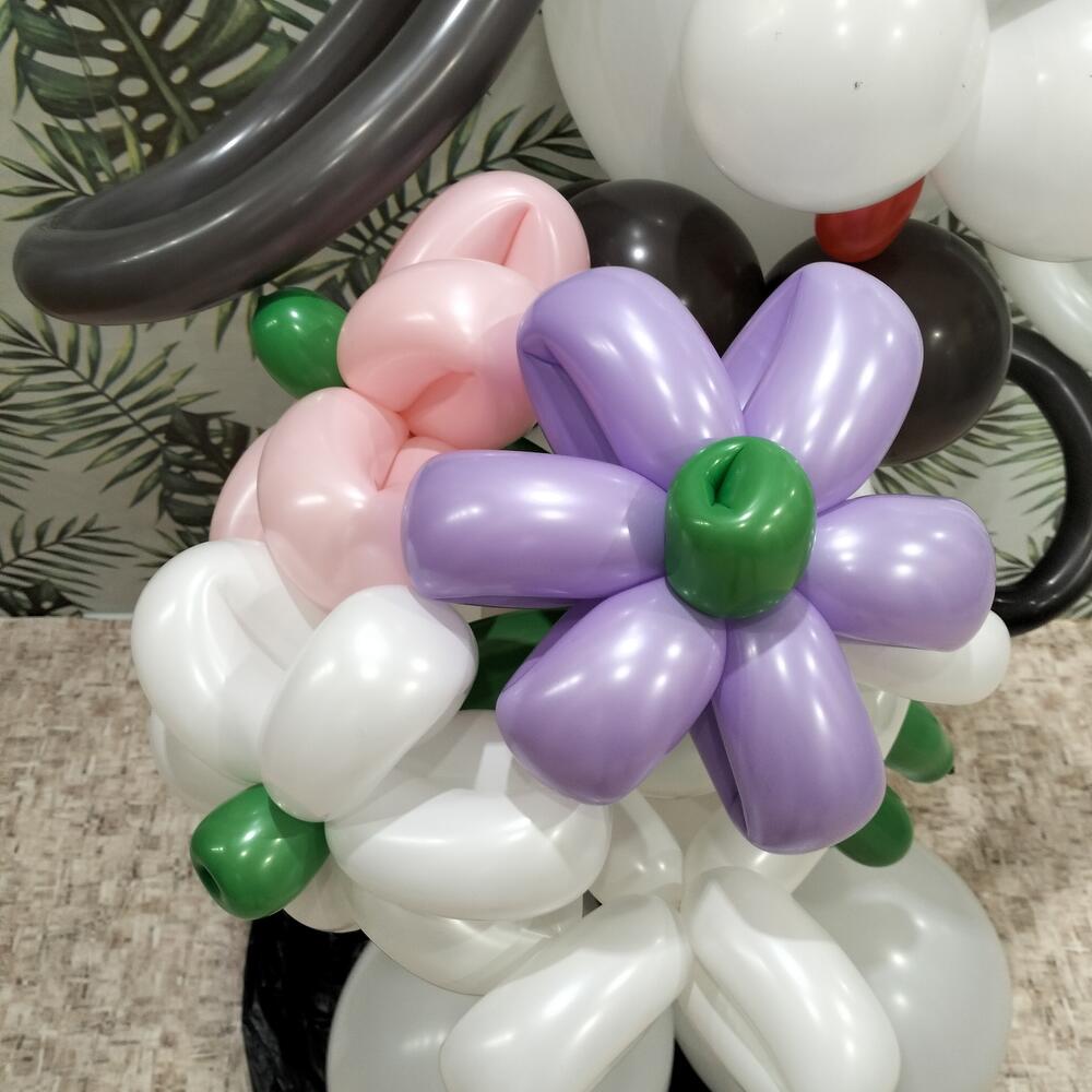 Собачка с букетом