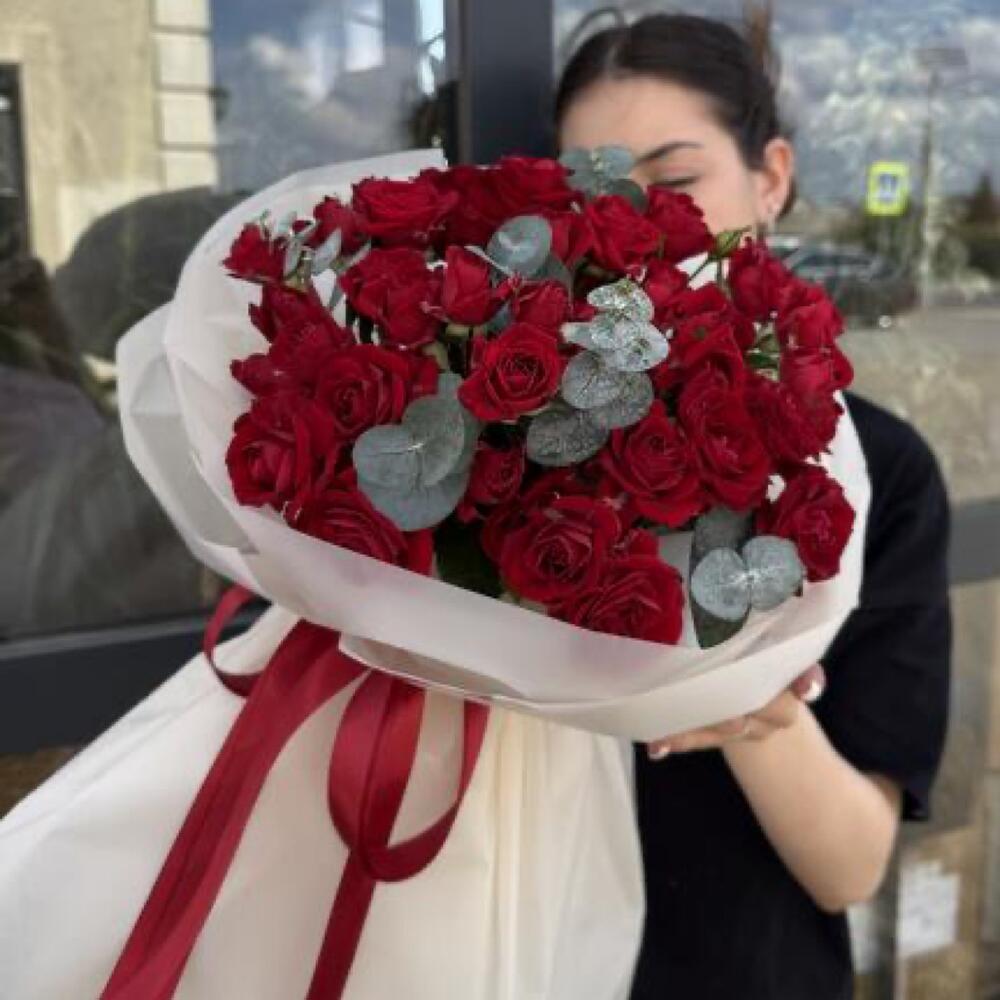 Кустовые розы и эвкалипт♥️