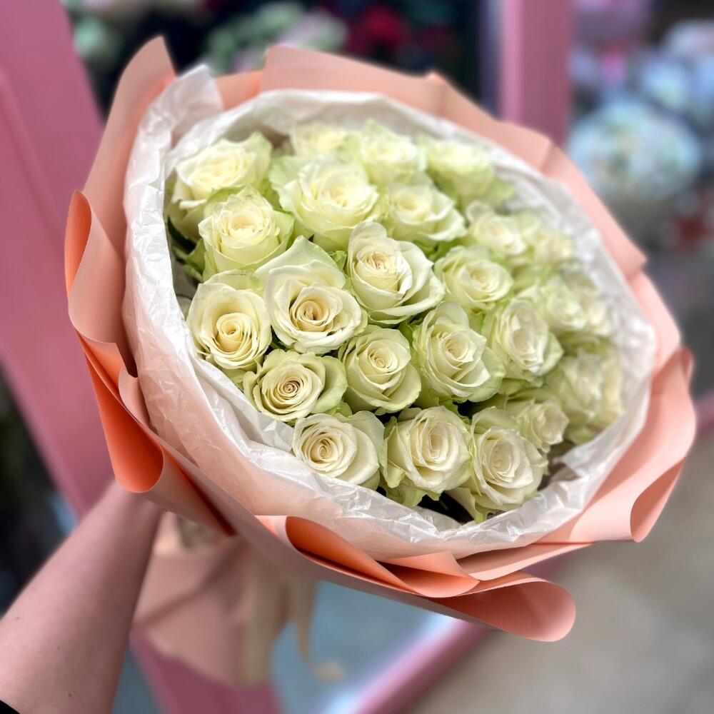 Букет белые розы 25 штук