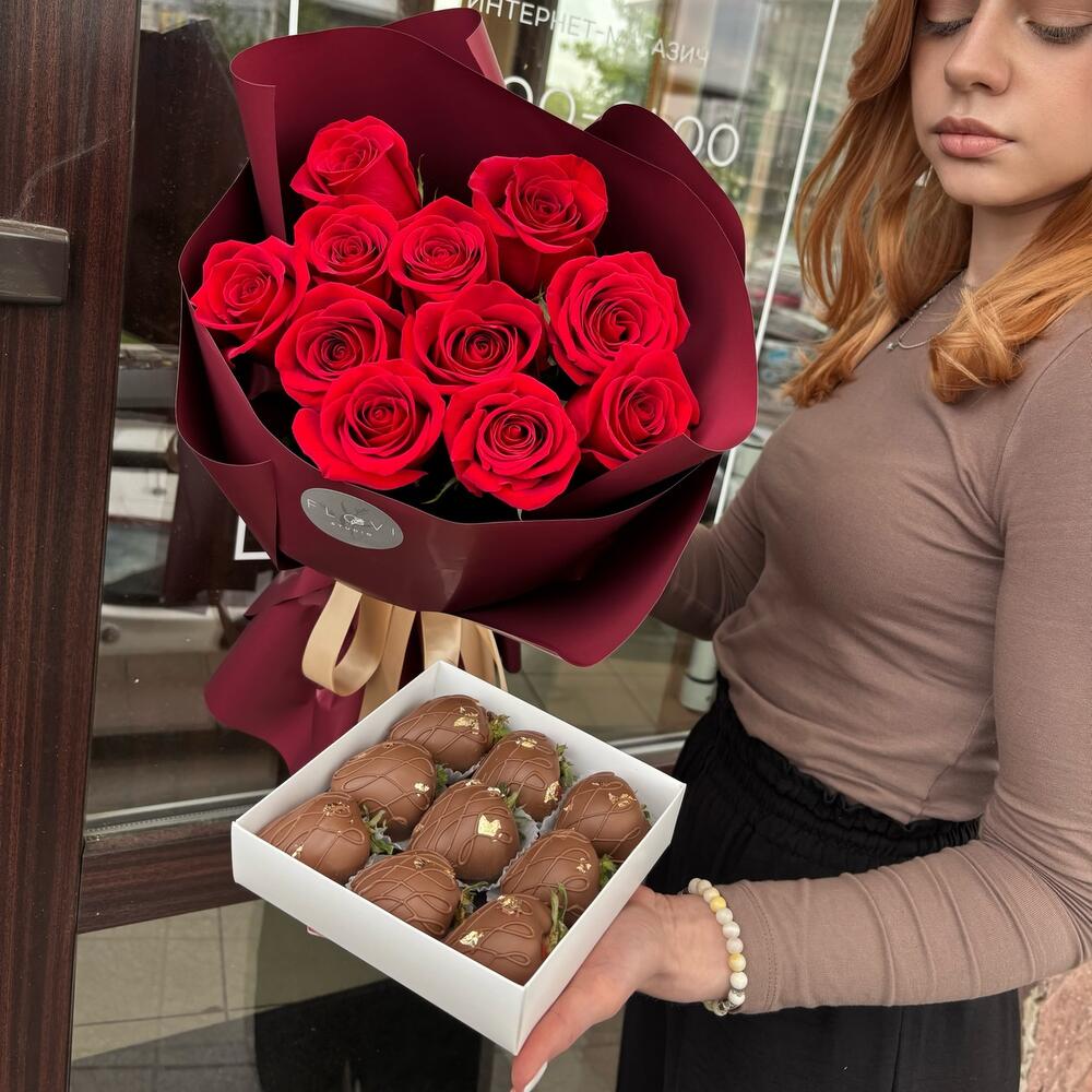 Букет роз + клубника в шоколаде «Для тебя»