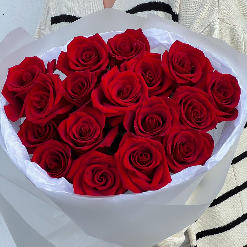 Шикарные розы 17 шт