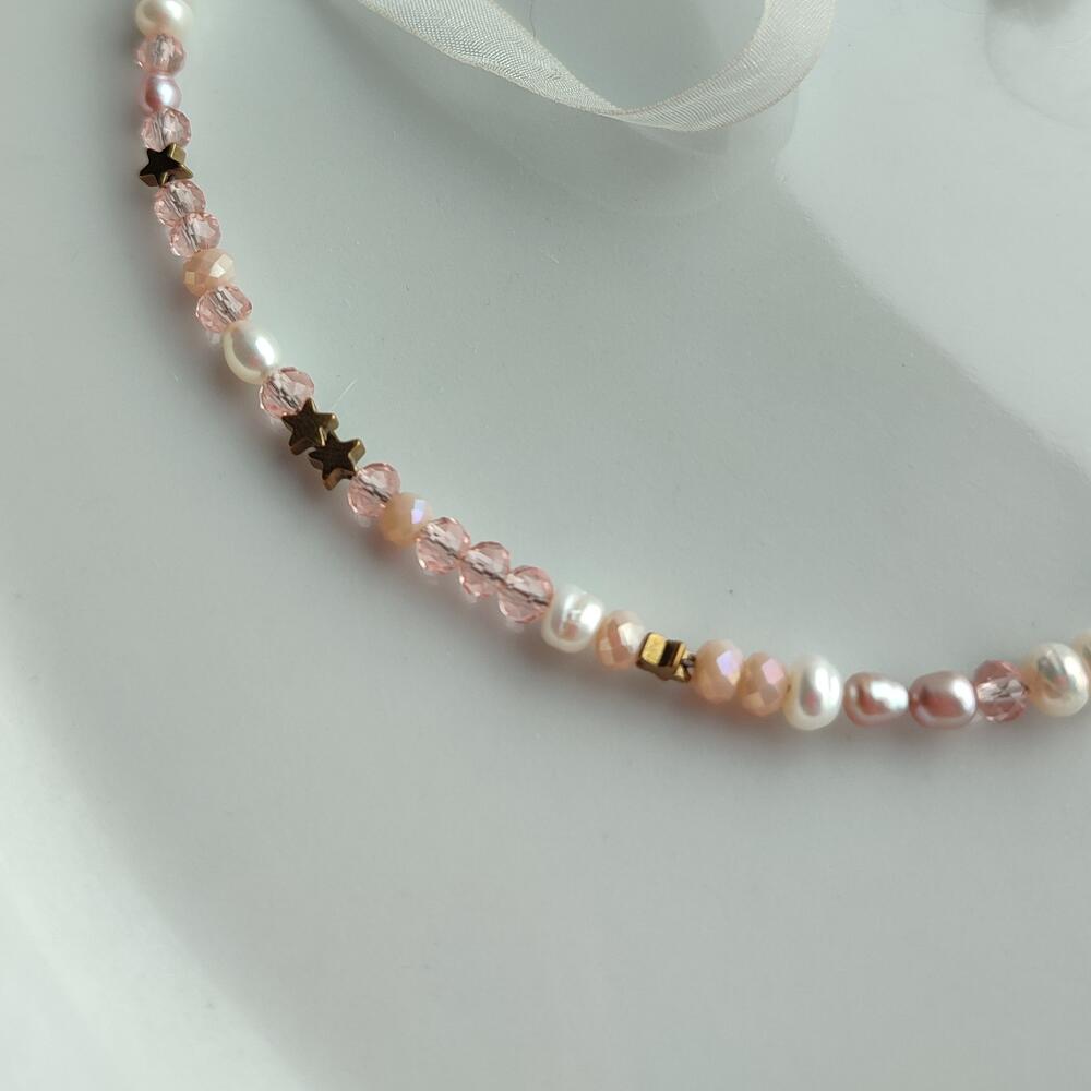 Delicate choker with stars