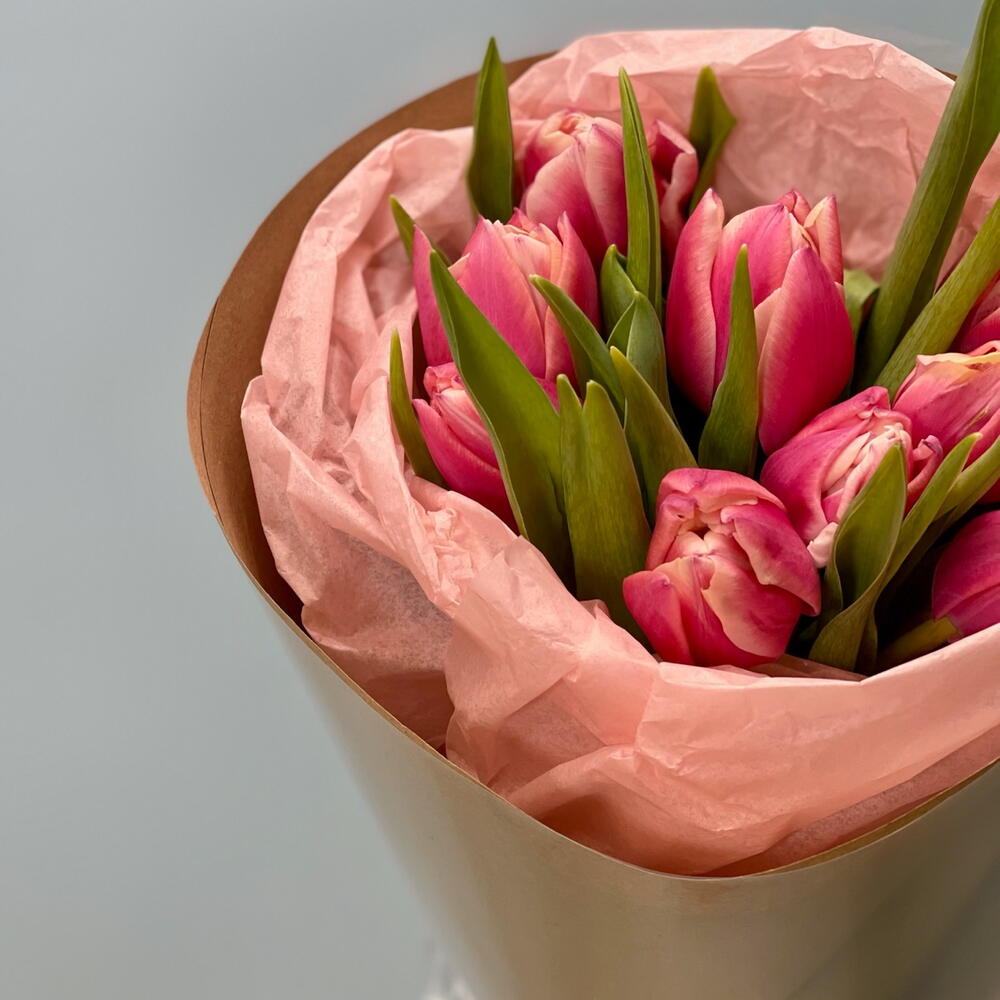 Монобукет из пионовидных Тюльпанов в стильной упаковке, Цветы и подарки ...